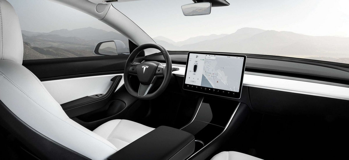 Mobile Ladestation für Tesla Elektroauto. Laden Sie einen Tesla